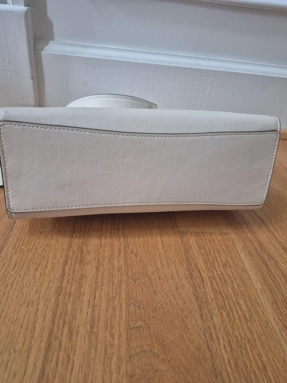 COACH -Shoulder Bag with Gold Chain - White